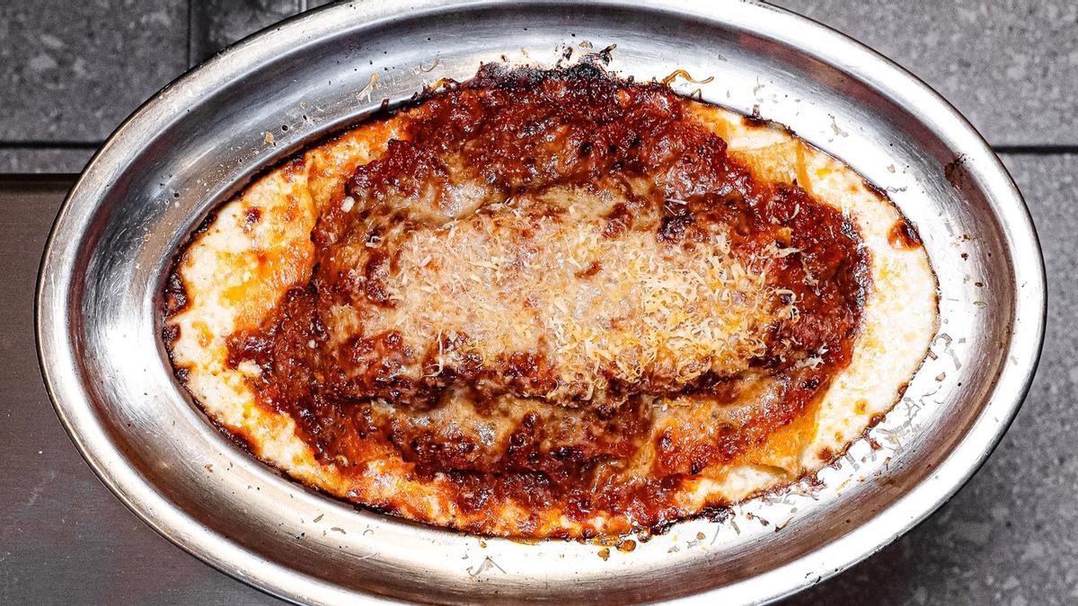 La famosa bandeja de macarrones del Colmado Carpanta.