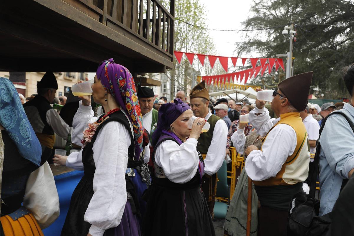 En imágenes: la fiesta de Güevos Pintos toma Pola de Siero