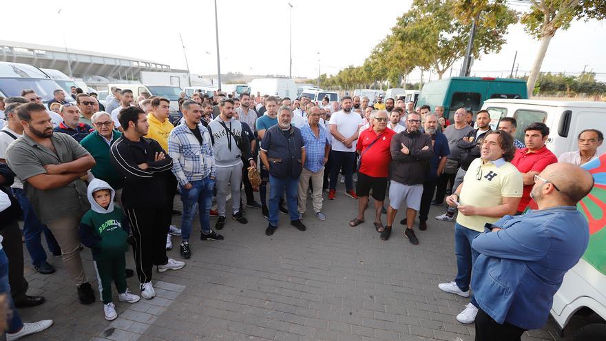 Comercio ambulante: Córdoba se queda sin mercadillos y una caravana de furgonetas recorre el centro