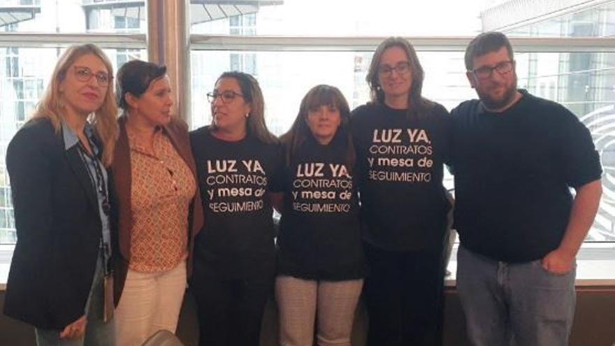 Houda Arkikez, Roberta Metsola, María Eugenia Rodríguez Palop, María Luz González y María López en el Parlamento Europeo.