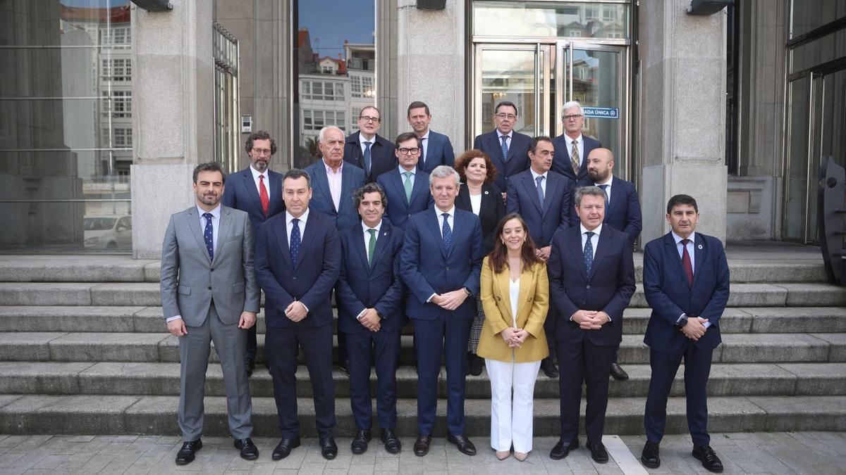 Representantes de las administraciones implicadas, en la Autoridad Portuaria de A Coruña