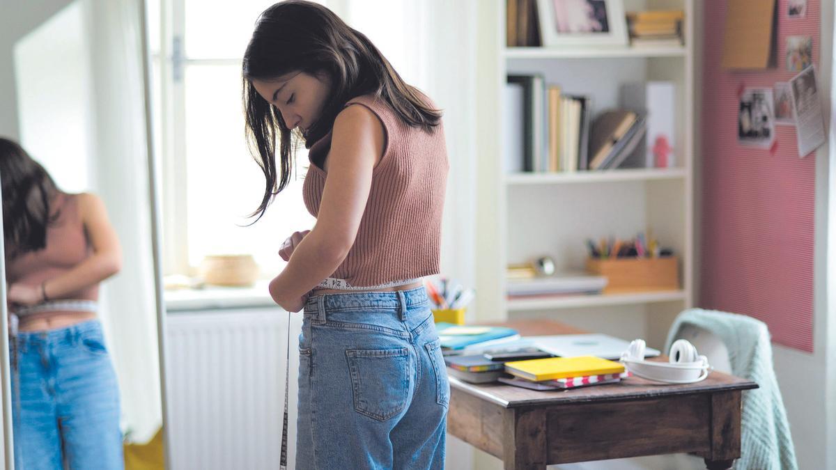 Trastornos de la Conducta Alimentaria (TCA) en adolescentes: causas, tipos,  síntomas, tratamientos y asociaciones ¿cómo saber si mi hija tiene anorexia?