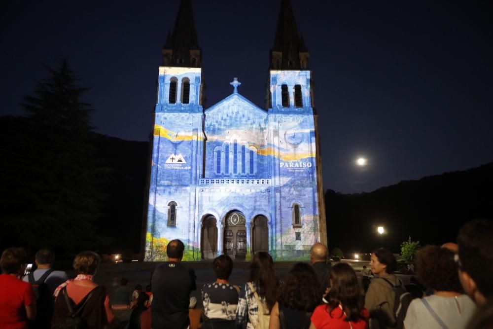 Proyección de "videomapping" en Covadonga.