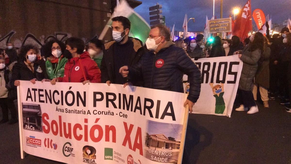 Manifestación de sanitarios por las calles de A Coruña.