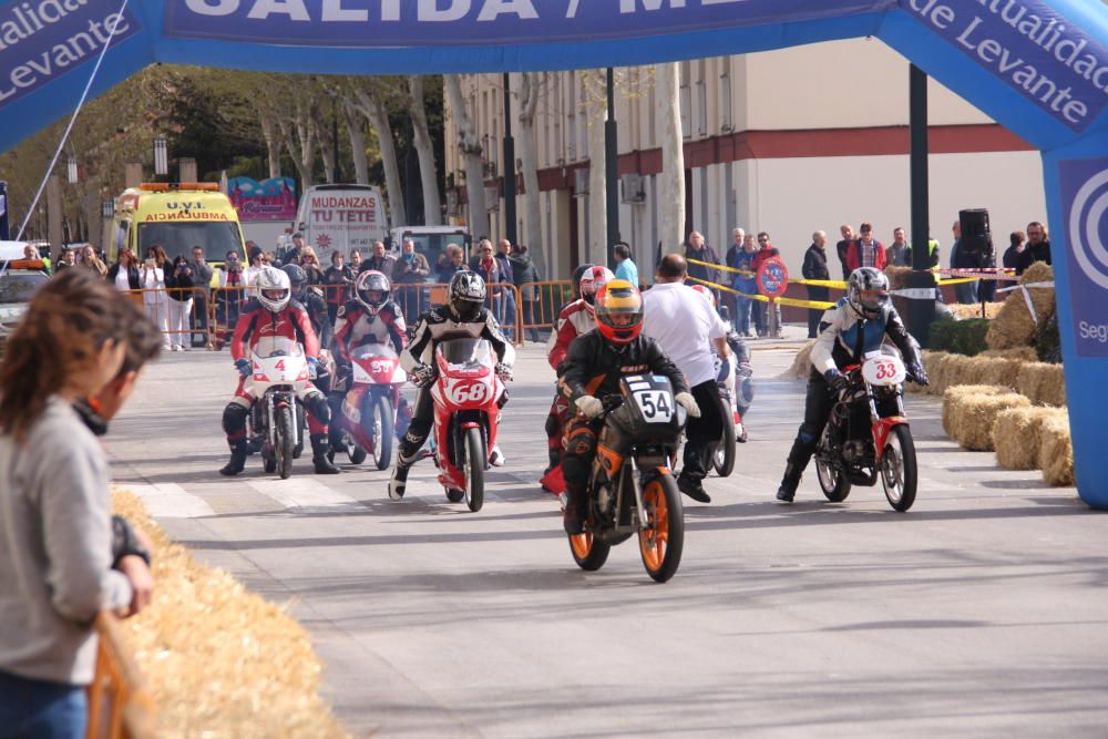 Alcoy acoge una exposición de coches antiguos