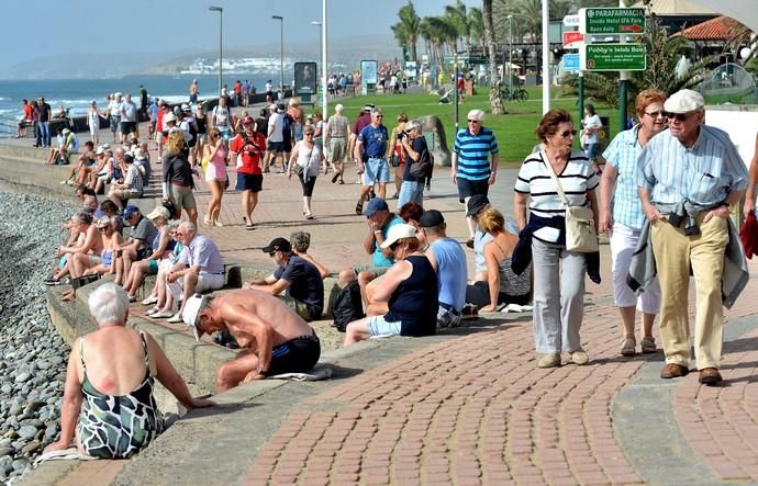 TURISTAS PUENTE CONSTITUCIÓN MASPALOMAS