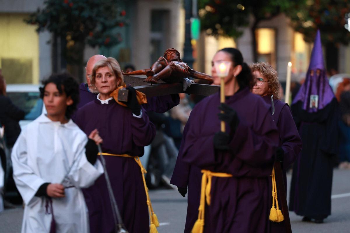 Procesiones en Vigo: paso del Jueves Santo en la parroquia del Sagrado Corazón de Xesús