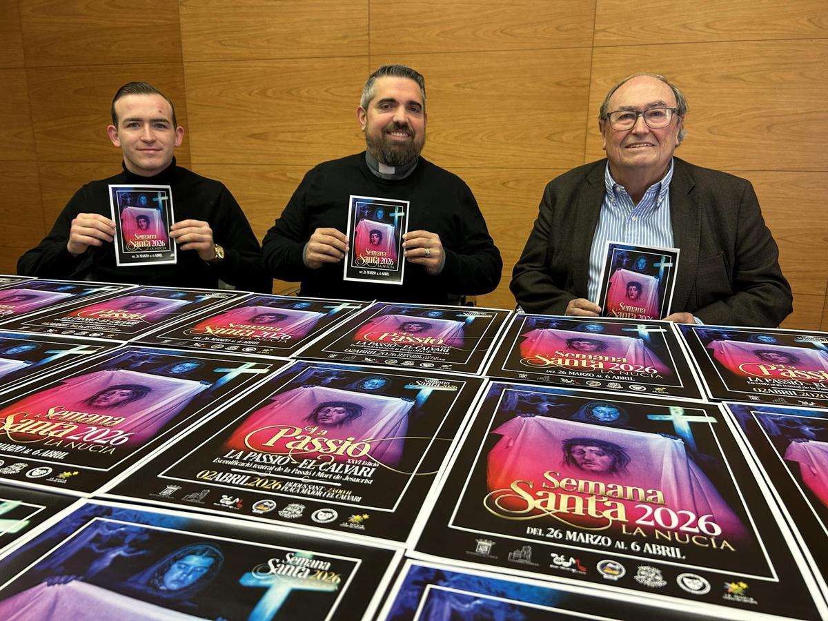 Luis Redondo, actor de La Passió, Miguel Ángel Marcos, párroco de La Nucía y Pedro Lloret, concejal de Cultura
