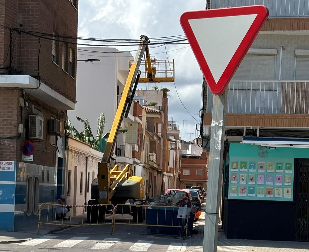 La calle cortada del Port de Sagunt.