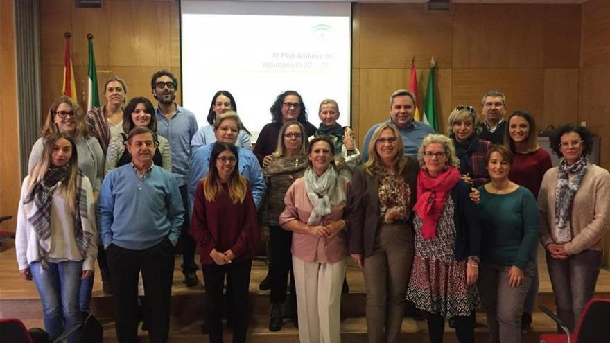 La Junta presenta el Plan Andaluz de Voluntariado a asociaciones cordobesas