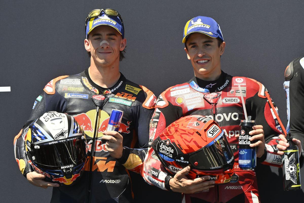 MARQUEZ Marc (spa), Ducati Lenovo Team, Ducati Desmosedici GP26, portrait and ACOSTA Pedro (spa), Red Bull KTM Factory Racing, KTM RC16, portrait celebrates after qualifications during the 2026 MotoGP Grand Prix of Hungary , on Balaton Park circuit, from June 5 to 7, in Hungary - Photo Studio Milagro / DPPI AFP7 06/06/2026 ONLY FOR USE IN SPAIN