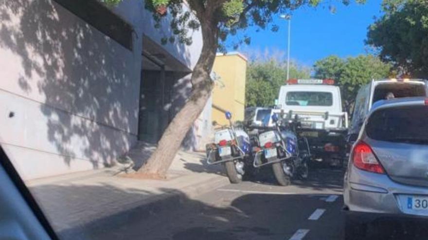 Las Moraditas rechaza que se almacenen motos de la Policía en los bajos de su plaza