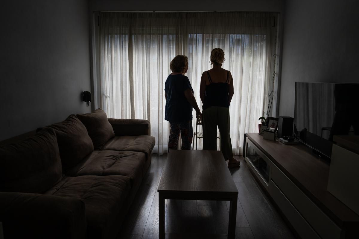 Madre e hija, víctimas por el brote de salmonelosis en el Geriàtric Aragó, el pasado jueves en Barcelona.