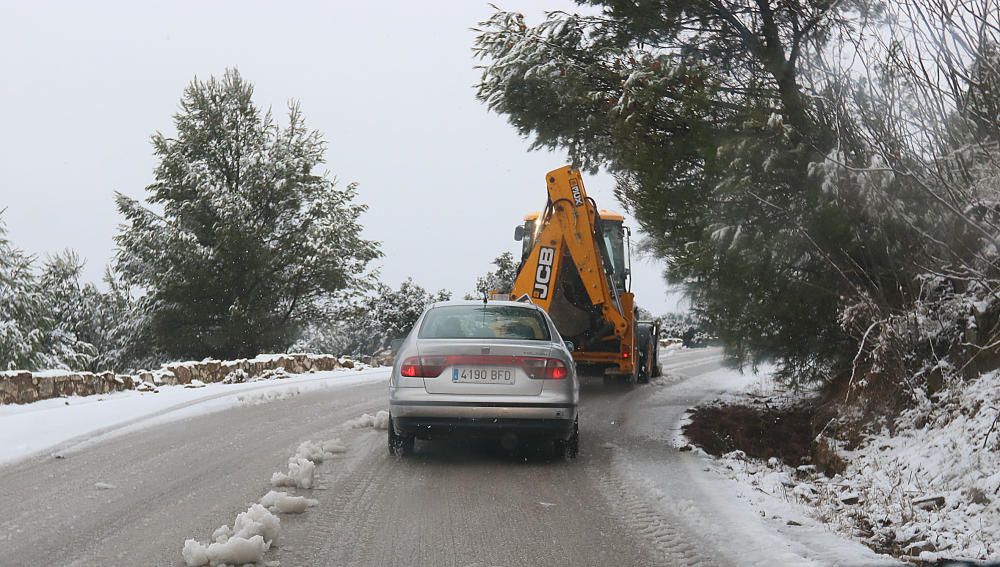 Las primeras nevadas llegan al Puerto del León, en los Montes de Málaga, que se sitúa a 900 metros de altura