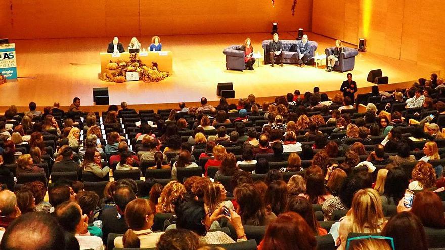 Una jornada d&#039;administratius sanitaris al Palau de Congressos en una foto d&#039;arxiu.