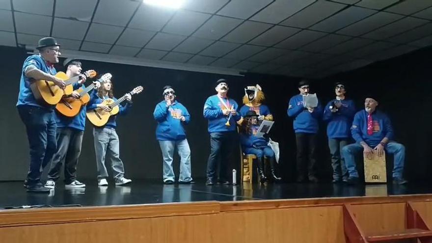 Actuación de la comparsa Os Republicanos de Corbeiroa de Sada