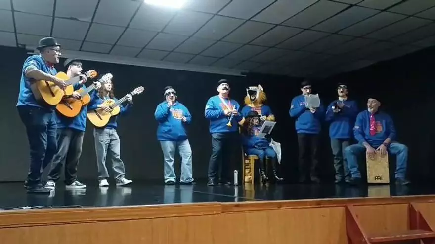 Actuación de la comparsa Os Republicanos de Corbeiroa de Sada