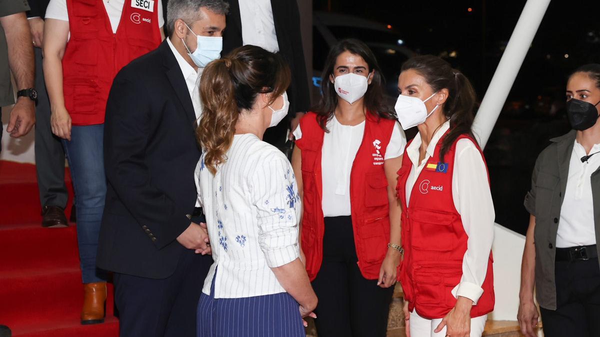 Todas las fotos de la reina Letizia en su viaje de cooperación a Paraguay