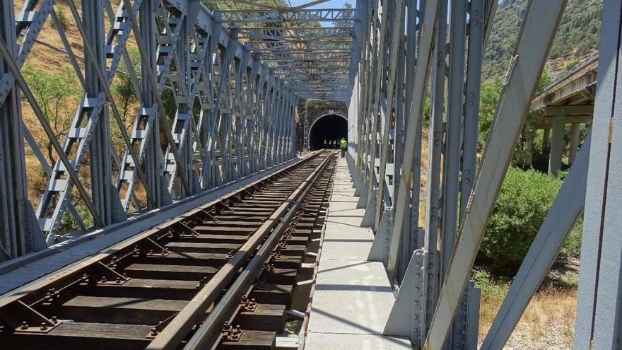 La autopista ferroviaria Algeciras-Zaragoza toma impulso: 50.000 camiones esperan la nueva ruta con África