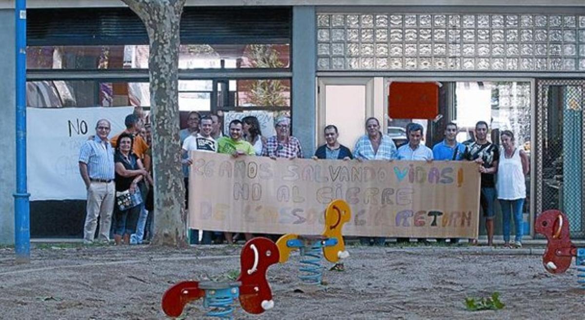 La protesta 8 Alguns dels usuaris del CAS Casa Bloc protesten, la setmana passada, davant del centre. La protesta 8 Alguns dels usuaris del CAS Casa Bloc protesten, la setmana passada, davant del centre.