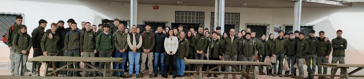 Todos los alumnos participantes, con sus anfitriones, en La Cocosa.