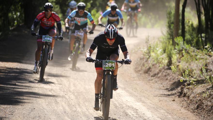 Momento de la cita en una edición anterior. Los &#039;riders&#039; volverán a surcar los excelsos recorridos norteños.