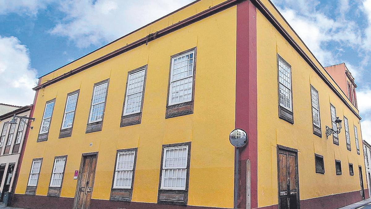 Fachada principal de la Casa Capitán Carreño de Prendis
