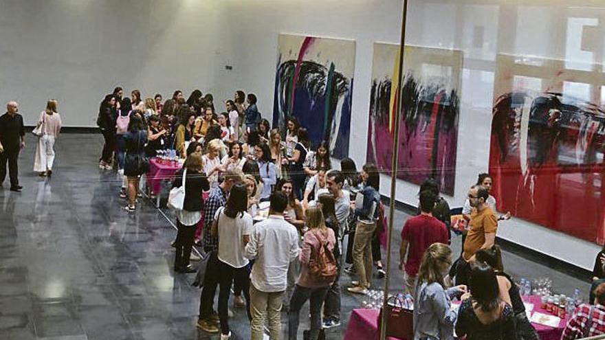 Participantes en el curso, durante un descanso.