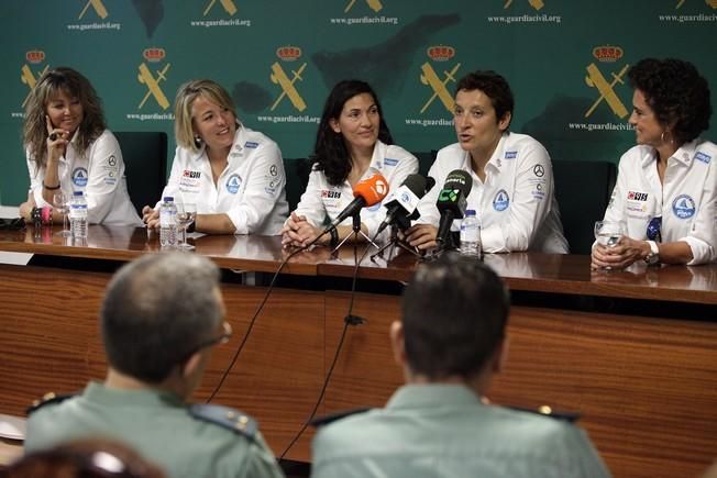 15/11/2016.SOCIEDAD.El delegado del Gobierno, Enrique Hernández Bento presenta la conferencia de las cinco mujeres con cáncer que se embarcan desde Tenerife..Cuartel de Guardia Civil, Santa Cruz