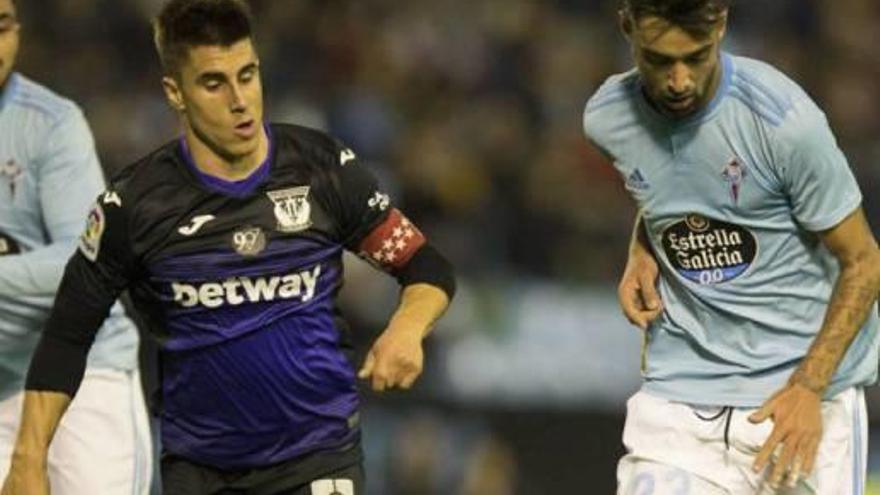 Bustinza, a la izquierda, en un partido con el Leganés frente al Celta.