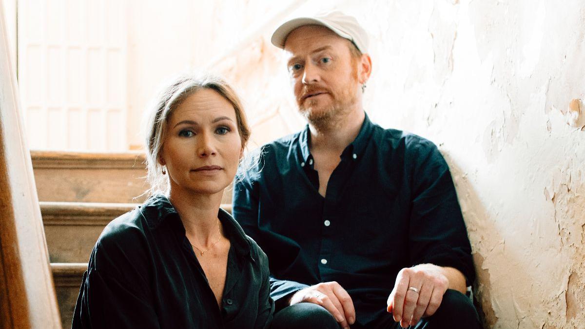 Nina Persson y James Yorkston, en una imagen promocional.