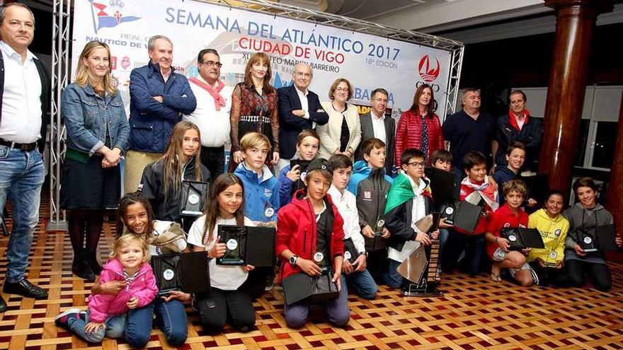 Un momento de la entrega de premios, ayer en el Real Club Náutico de Vigo. // FdV