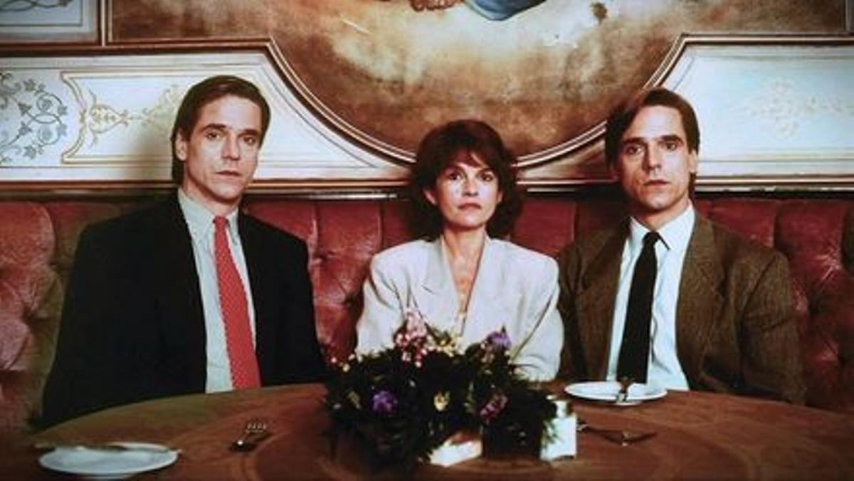 Jeremy Irons y Geneviève Bujold, en 'Inseparables', de David Cronenberg (1988).