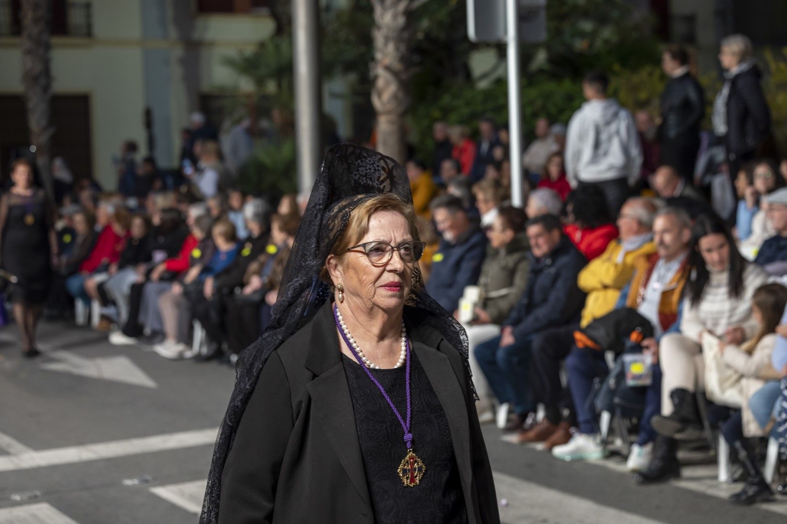 Las quince cofradías de la Semana Santa de Torrevieja recorrieron las calles en Viernes Santo