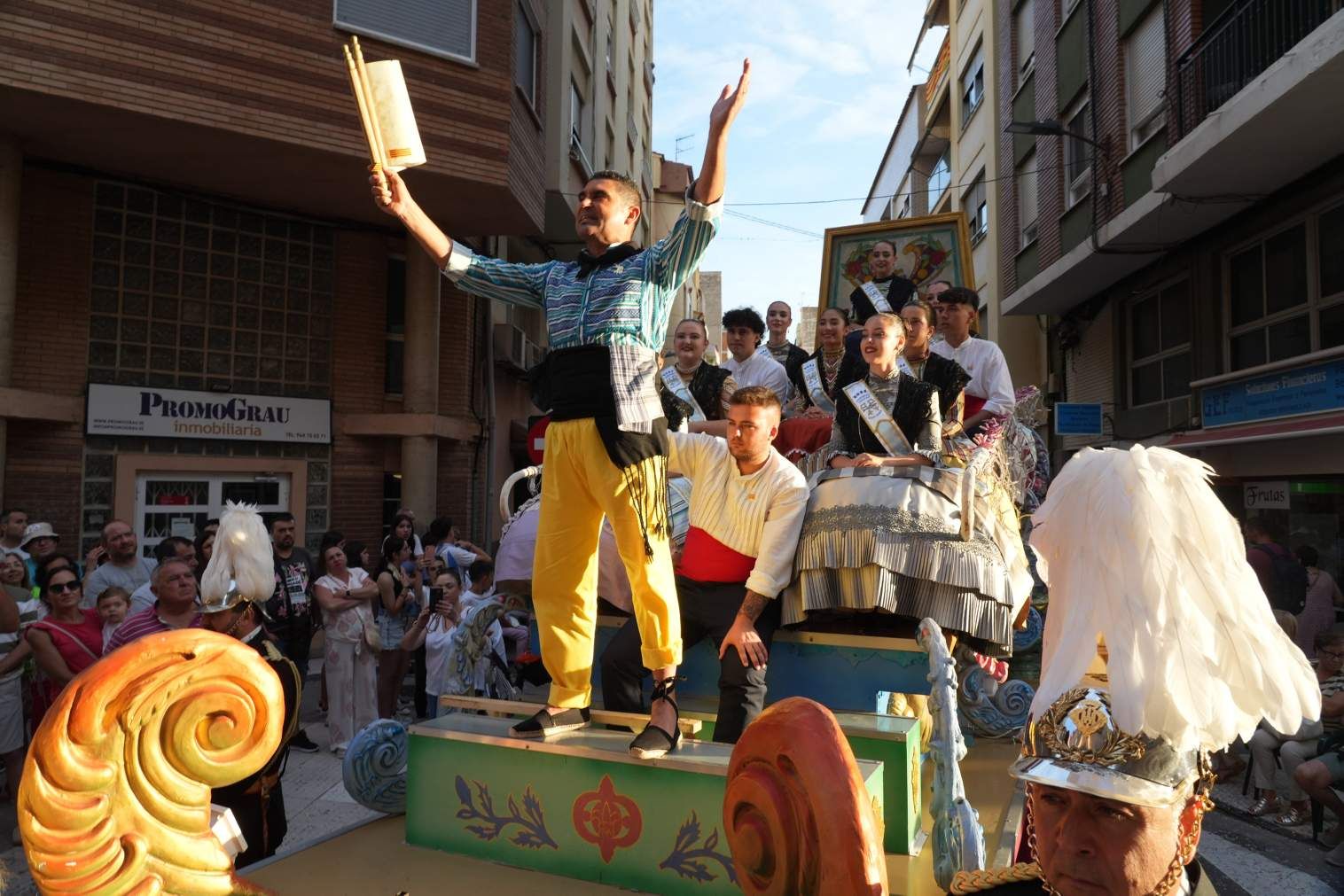 El Grau da inicio a las fiestas de Sant Pere con pólvora, bous y música