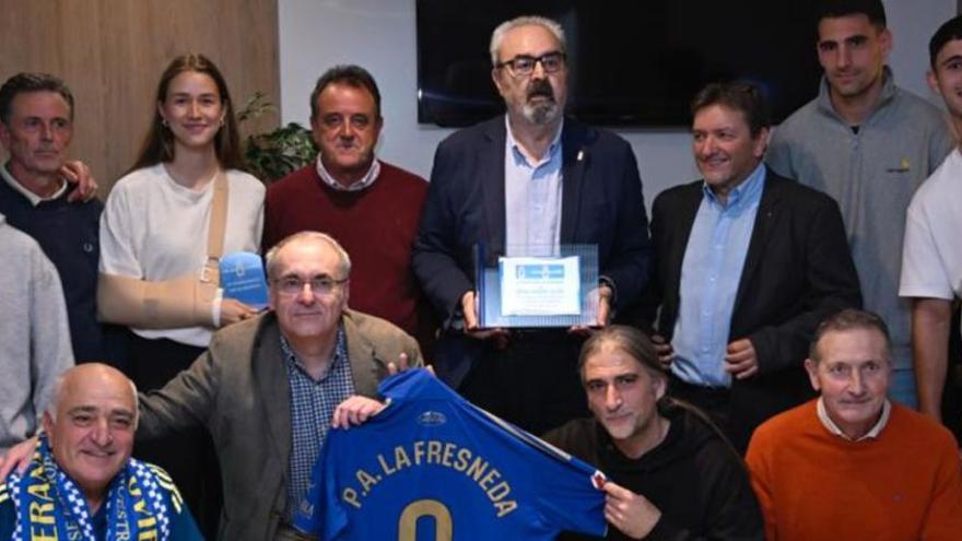 La peña azul La Fresneda celebra sus nueve años de vida | LNE