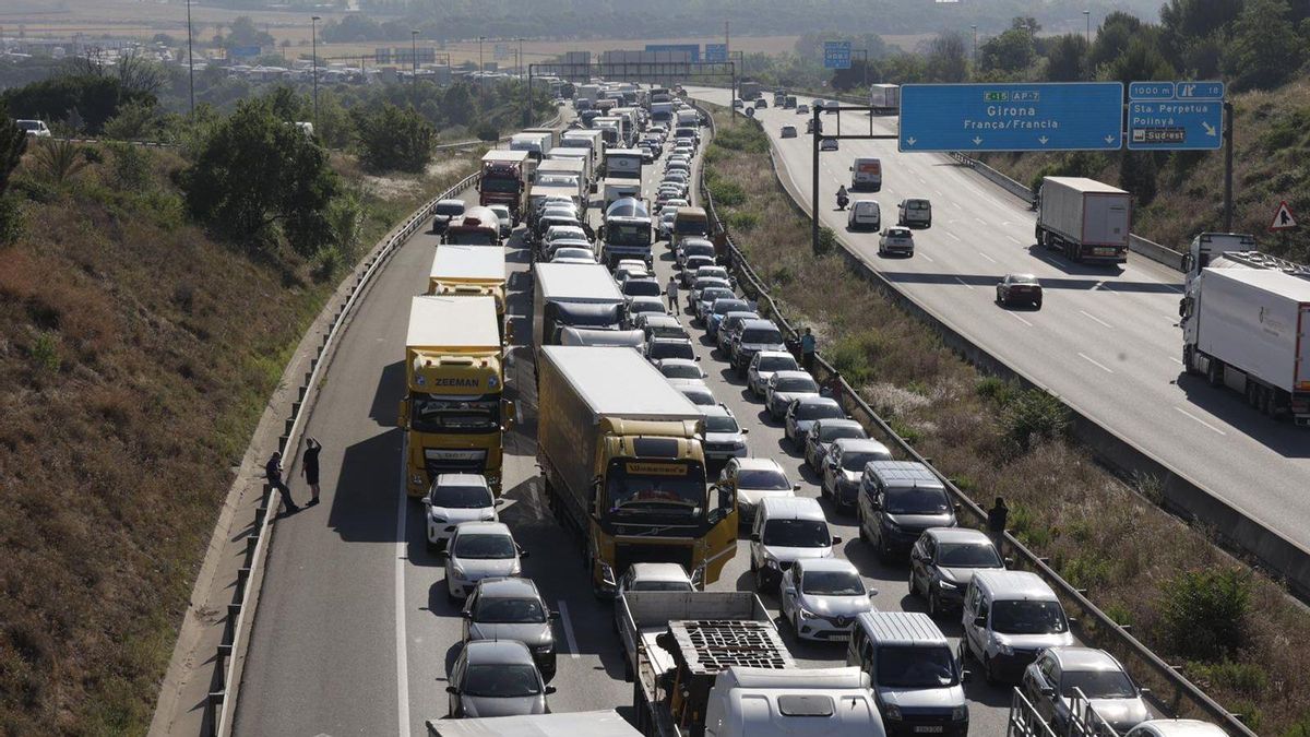 Embussos a l’AP-7: Caravanes d’irracionalitat