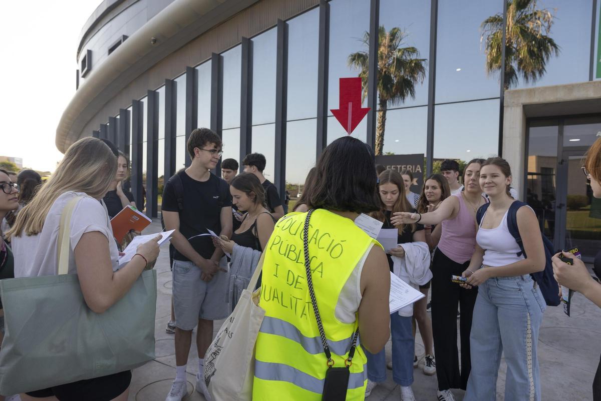 Arrancan los exámenes de la EBAU 2026 en el Auditorio de Torrevieja