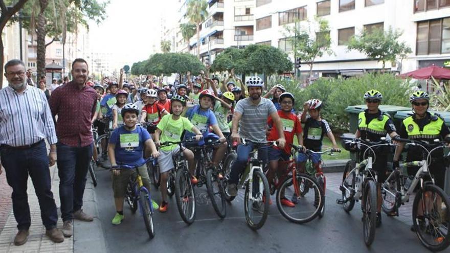 &#039;Bicicletada&#039; frente a los coches en Castellón