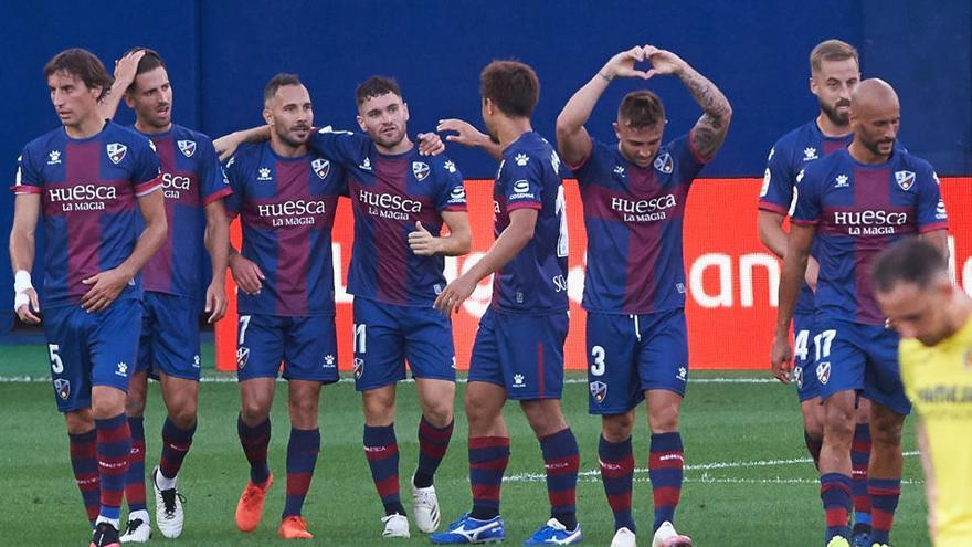 Los jugadores del Huesca, durante el encuentro de la primera jornada frente al Villarreal