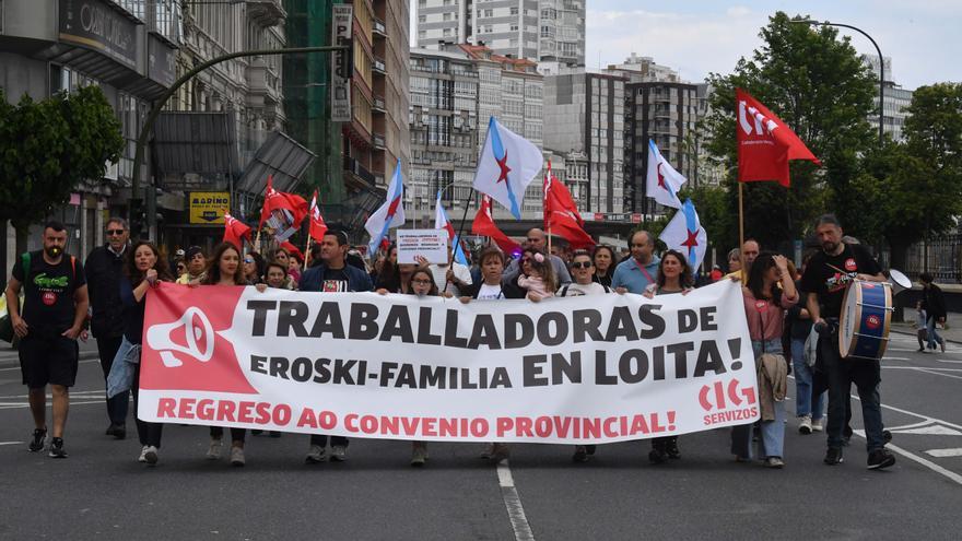 Manifestación de trabajadores de Eroski - Familia en el Obelisco