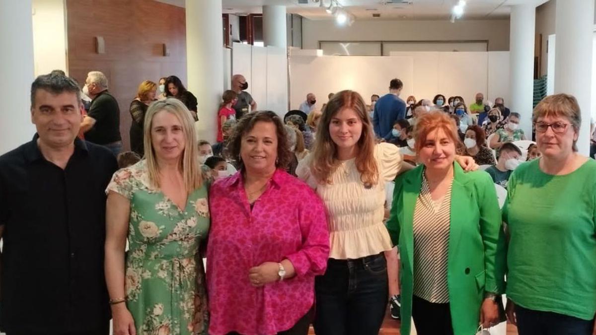 Rosalía Morlán, con personalidades estradenses en la presentación del MOME. 