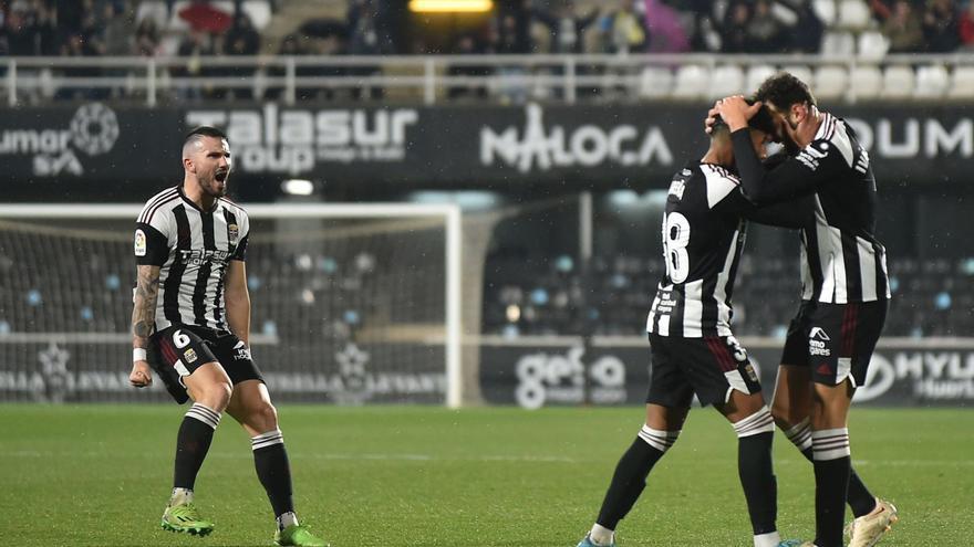 Martos, Ureña y Toni Datkovic celebran un gol frente al Real Oviedo. L.O.