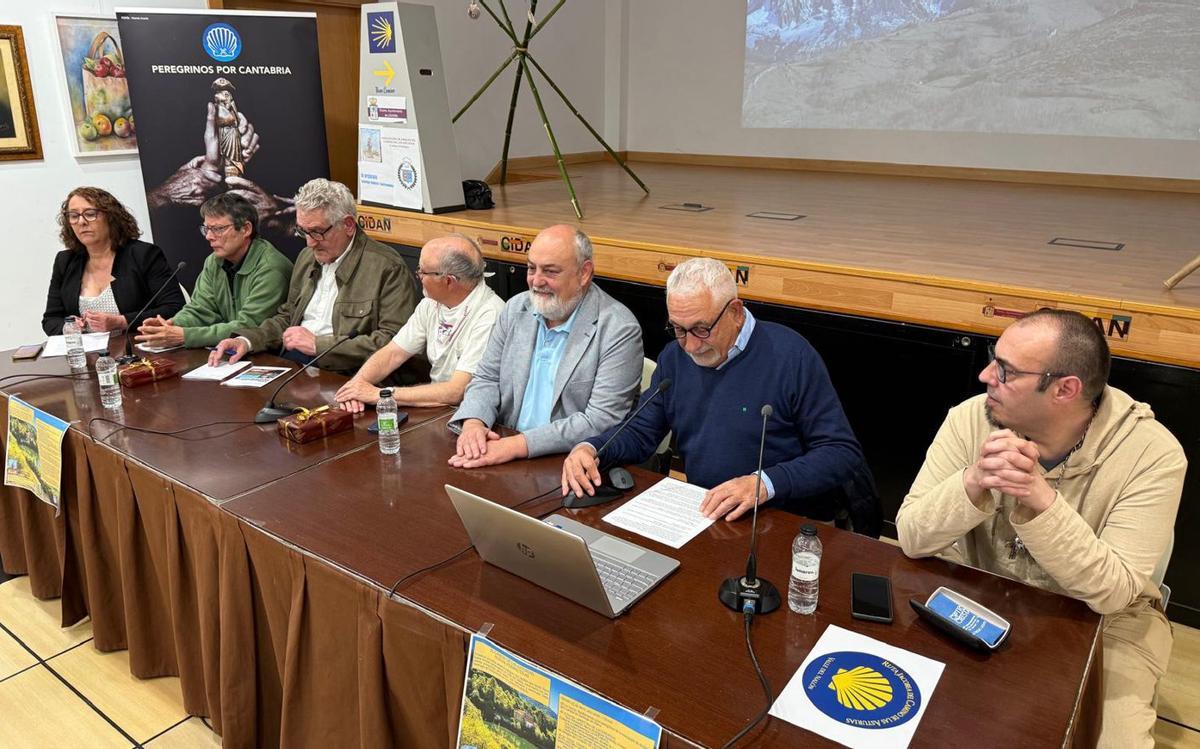 Por la derecha, Ernesto Díaz, Fernando Pandiella, Valeriano Teja, Emilio Arnés, Laureano García, Luis Fernández y Rosa Campal. | C. C.