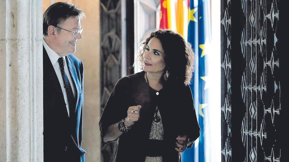 El ‘president’ de la Generalitat, Ximo Puig, y la ministra de Hacienda, María Jesús Montero, se reúnen en el Palau en 2019.
