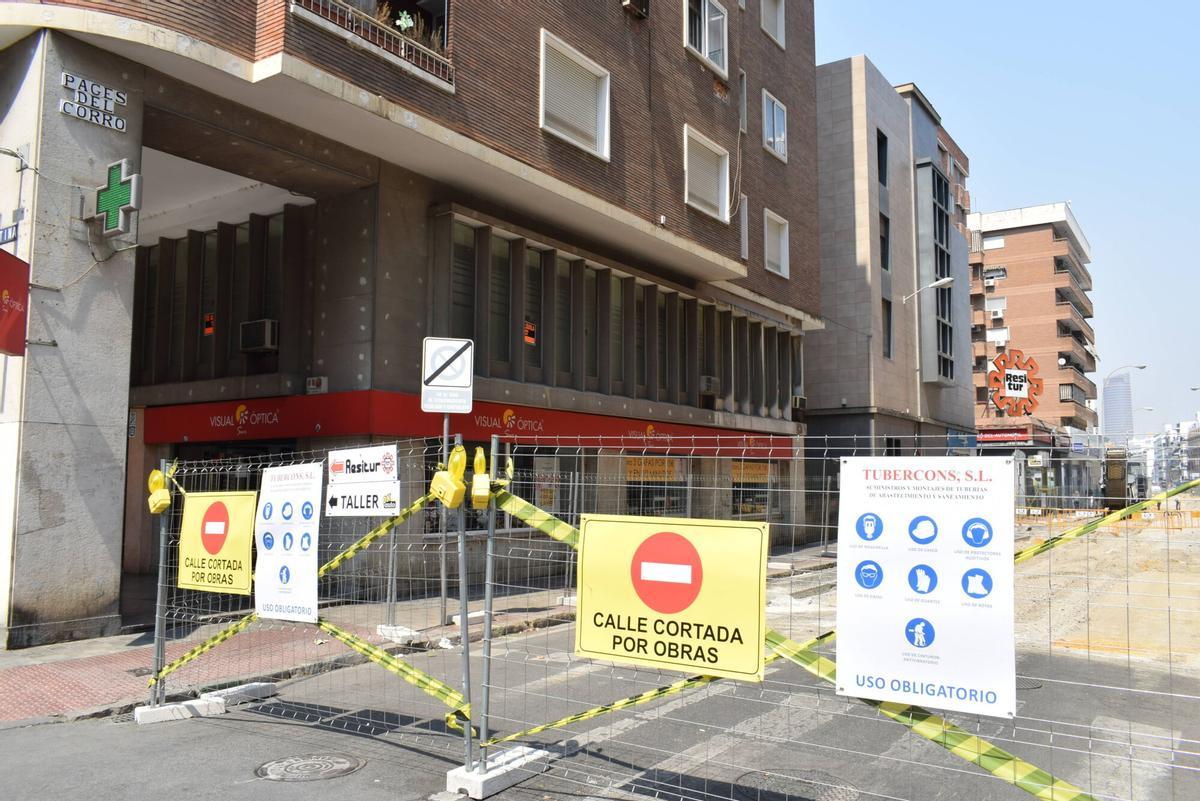 Calle Pagés del Corro, en el barrio de Triana, en obras durante agosto de 2025