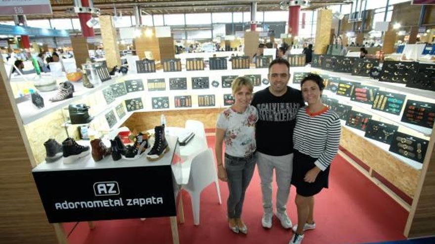 Aportando moda y servicio y con taller propio de colocación