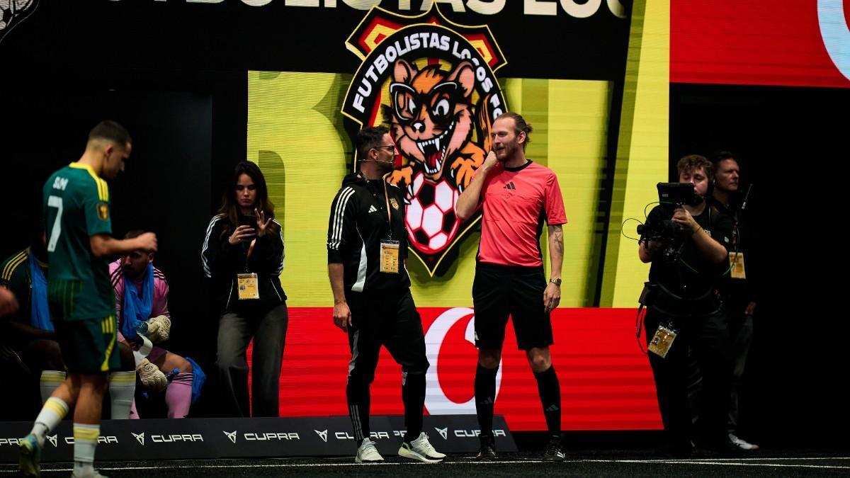 Jan Luebberstedt, refereeing a match in the Kings League Germany