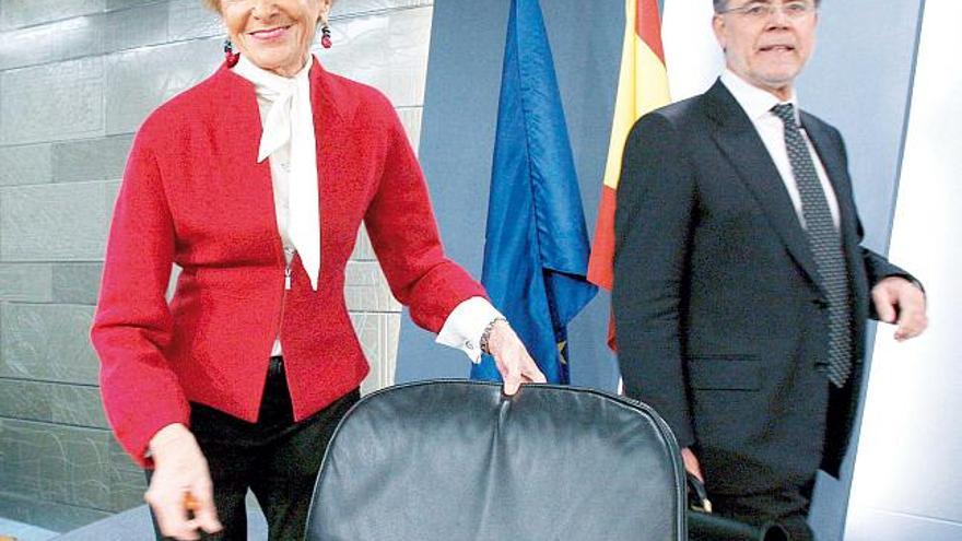 María Teresa Fernández de la Vega y Mariano_Bermejo, ayer tras el Consejo de Ministros