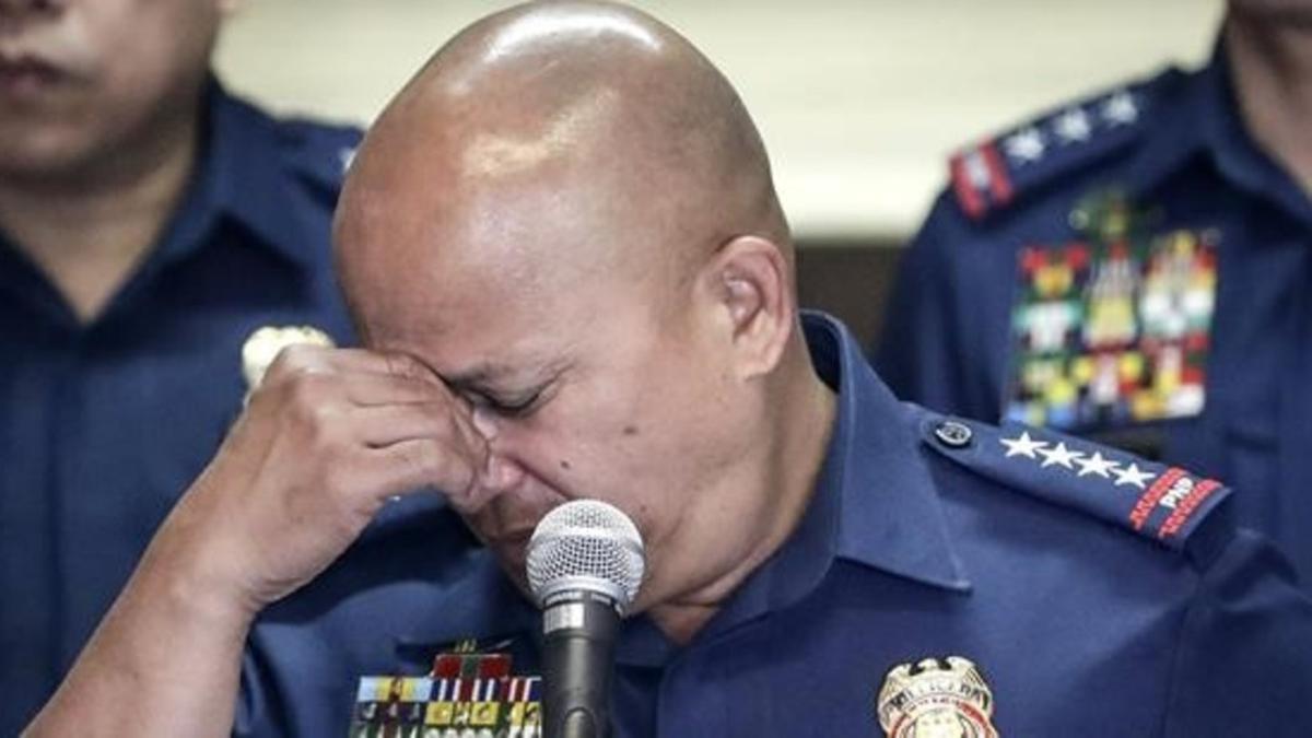 El director de la policía de Filipinas, Ronald De la Rosa, informa de la decapitación de un ciudadano alemán a manos del grupo yihadista Abu Sayyaf.